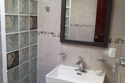 RENTO CASA EN CALLE CERRADA CON CASETA DE VIGILANCIA 24 HORAS