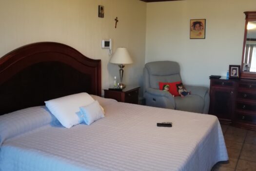 RENTO CASA EN CALLE CERRADA CON CASETA DE VIGILANCIA 24 HORAS