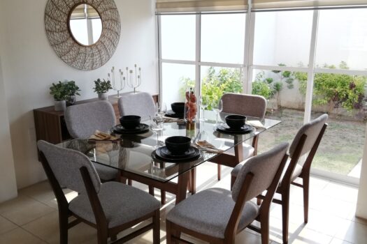 HERMOSA CASA DE 2 NIVELES DENTRO DE FRACCIONAMIENTO