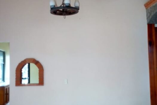 RENTA HERMSA Y AMPLIA CASA TIPO CHALET CON JARDIN