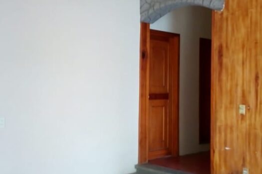 RENTA HERMSA Y AMPLIA CASA TIPO CHALET CON JARDIN