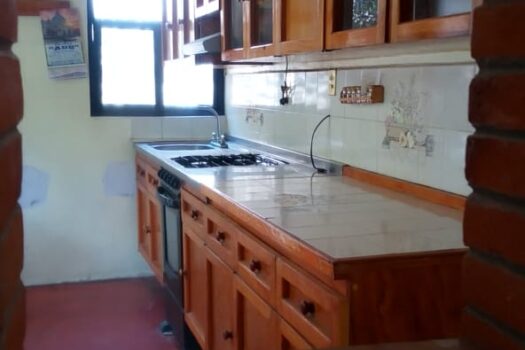 RENTA HERMSA Y AMPLIA CASA TIPO CHALET CON JARDIN