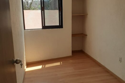 ESTRENA HERMOSA CASA EN RENTA CON JARDIN