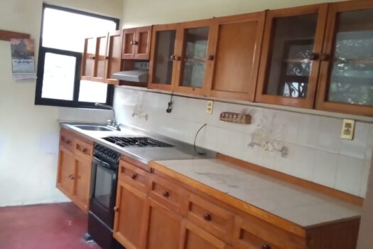 RENTA HERMSA Y AMPLIA CASA TIPO CHALET CON JARDIN