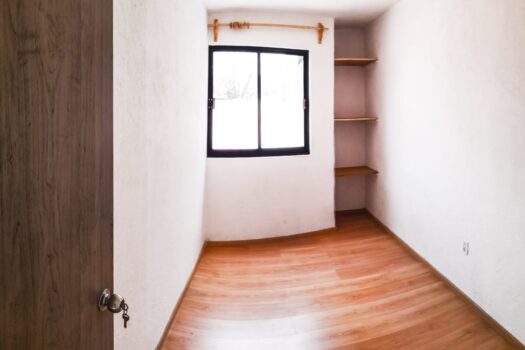 ESTRENA HERMOSA CASA EN RENTA CON JARDIN