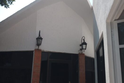 RENTA HERMSA Y AMPLIA CASA TIPO CHALET CON JARDIN