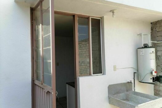 VENTA DE CASA EN MISION SAN CARLOS SOBRE AVENIDA, CORREGIDORA, QRO