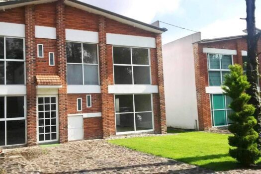 VENDO CASA JUNTO AL BOSQUE DEL COLEGIO MILITAR VISTA PRECIOSAS AIRE LIMPIO SERVICIOS CERQUITA