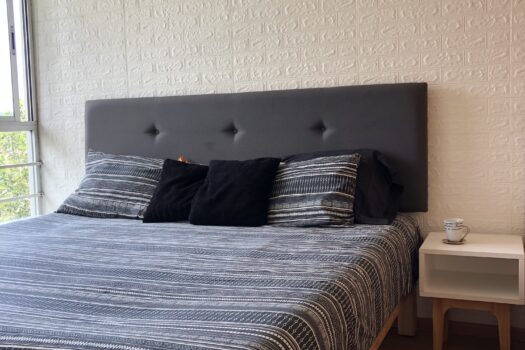 Departamento en Venta  Muy iluminado  65 m2 2 habitaciones con closet cada una 2 baños completos  Cocina integral equipada Closet de lavado  Sala Comedor  Balcón  Bodega 2 lugares de estacionamiento (no se estorban con vecinos) Acabados modernos En excelentes condiciones  De uso común: Gimnasio equipado  Roof garden con asadores y sala de exterior techada Vigilancia 24 hrs.  Portón de estacionamiento automático  Control de entrada peatonal con biométrico  Circuito cerrado de vigilancia   Muy bien ubicado A menos de 3 minutos: Av. Revolución  Av. Patriotismo  Periférico   A 5 minutos: Insurgentes  Viaducto  Río Churubusco