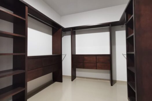 Casa a 5 minutos de plaza Galerías Santa Anita