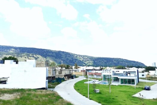 Casa a 5 minutos de plaza Galerías Santa Anita