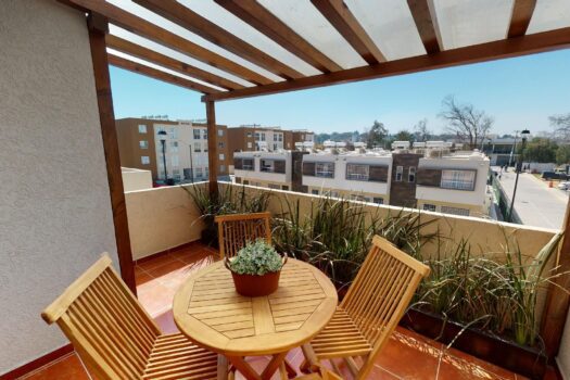Casa de 3 Niveles con Terraza y Ecotecnologías