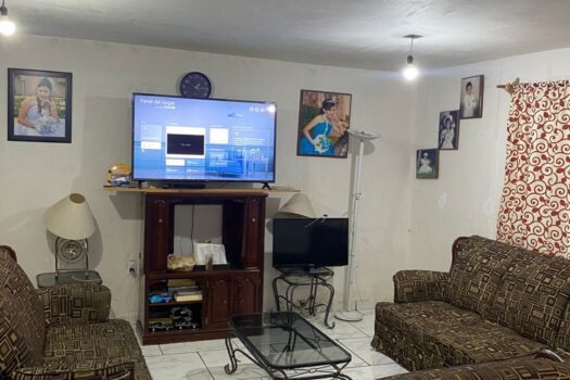 ATENCION COMERCIANTES SE VENDE HERMOSA Y MUY GRANDE CASA A UNOS METROS DE B. ANAYA 1 SECC SOBRE AV. COMERCIAL EN SLP, SLP
