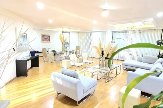 “Preciosa Casa en Lomas de Tecamachalco”