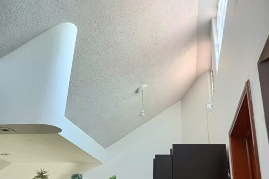 EXCELENTE CASA 3 REC, 2 BAÑOS, 1 MEDIO BAÑO,MINI BODEGA Y MAS