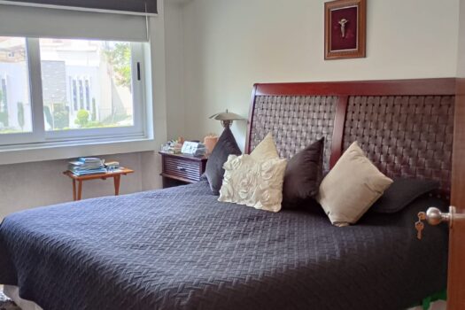 EXCELENTE CASA 3 REC, 2 BAÑOS, 1 MEDIO BAÑO,MINI BODEGA Y MAS